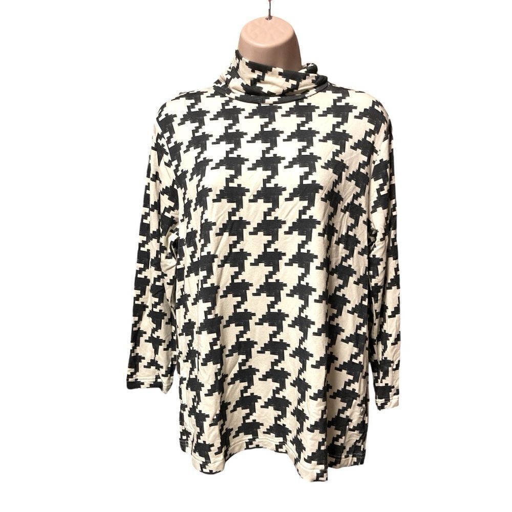Its Simpli Zen turtleneck cream/Black super Soft Like New PTP 20’L25’ L